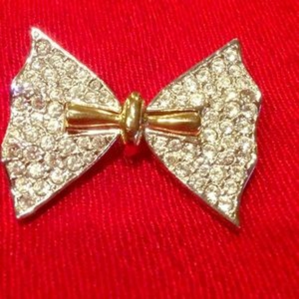 Gorgeous vintage bow-tie brooch pin